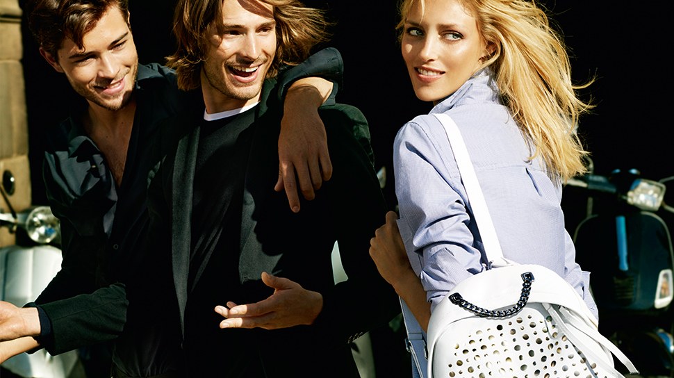 �A�E�g���b�g�p�[�N�k�����