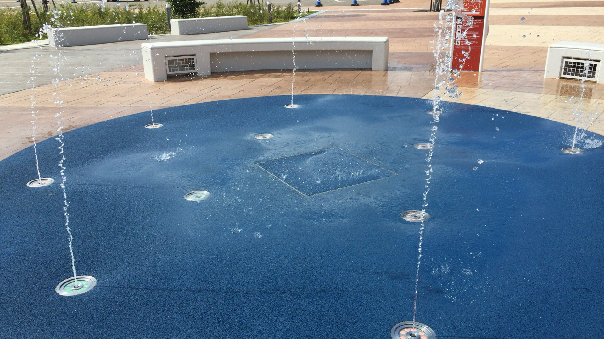 �A�E�g���b�g�p�[�N�k�����